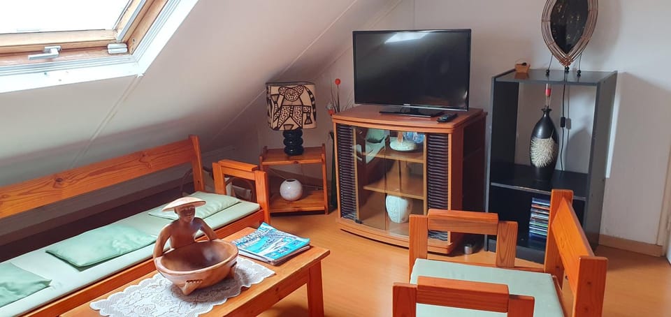 TV and multimedia, Living room, Internal: Not applicable to any particular room