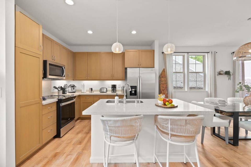 Dining area, kitchen