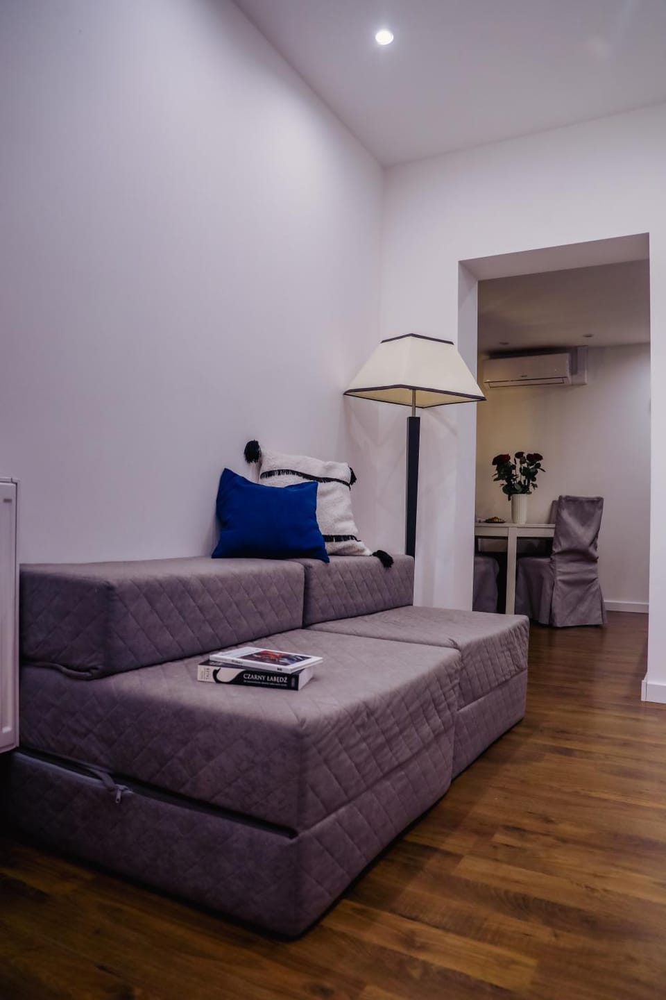 Bed, Seating area