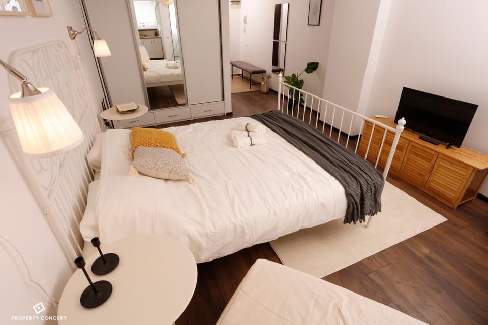 TV and multimedia, Photo of the whole room, Evening entertainment, Bedroom