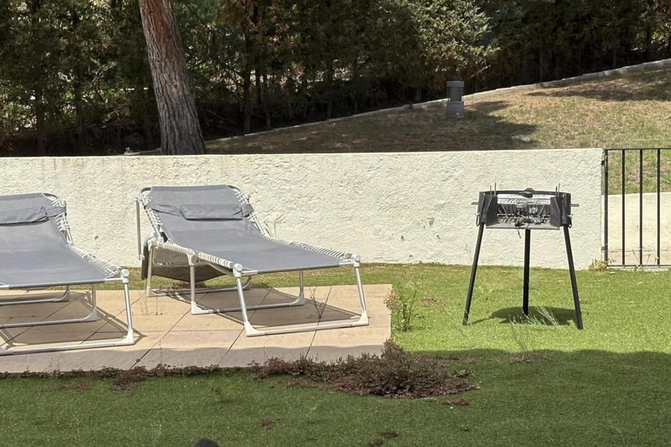Garden, sunbed
