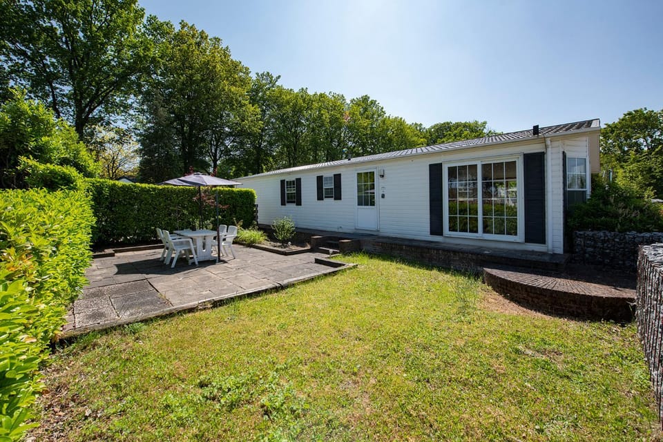 Property building, Day, Natural landscape, Garden, Garden view
