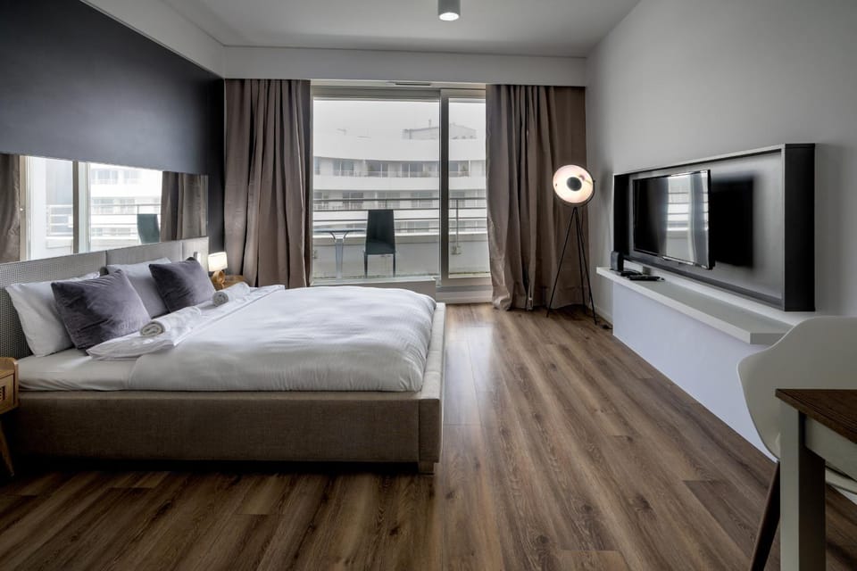 Bed, TV and multimedia