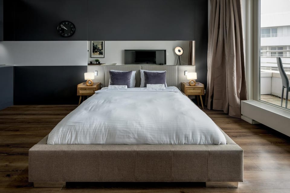 Bed, TV and multimedia, Photo of the whole room