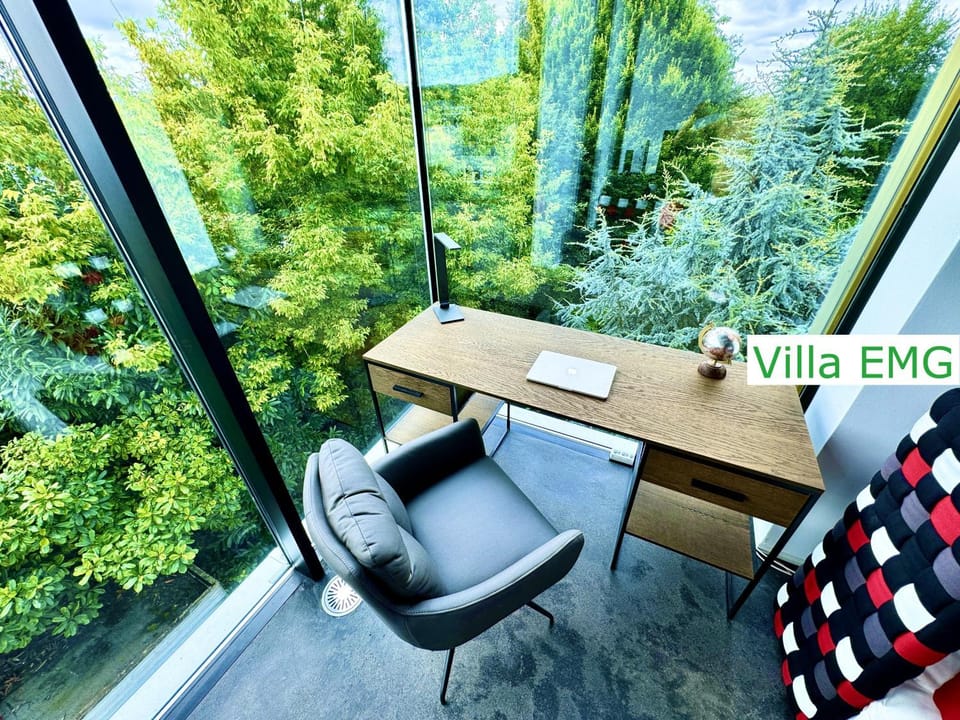 Day, Natural landscape, Garden, Business facilities, Garden view