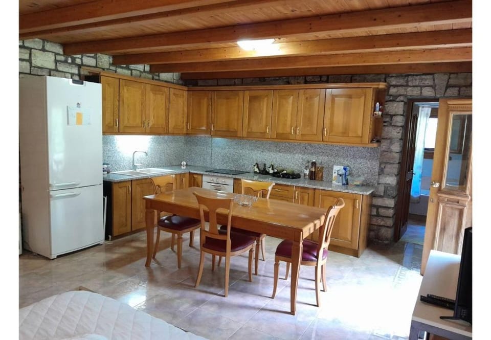Property building, Kitchen or kitchenette, Living room