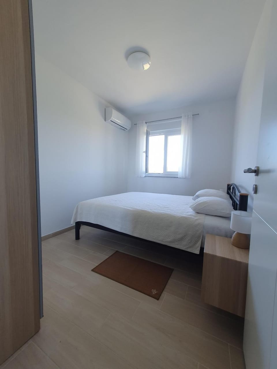 Bed, Photo of the whole room, Bedroom, air conditioner