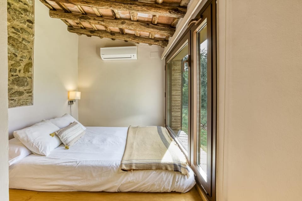 Property building, Living room, Bedroom