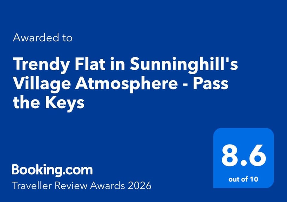 Trendy Flat in Sunninghill's Village Atmosphere - Pass the Keys House in England