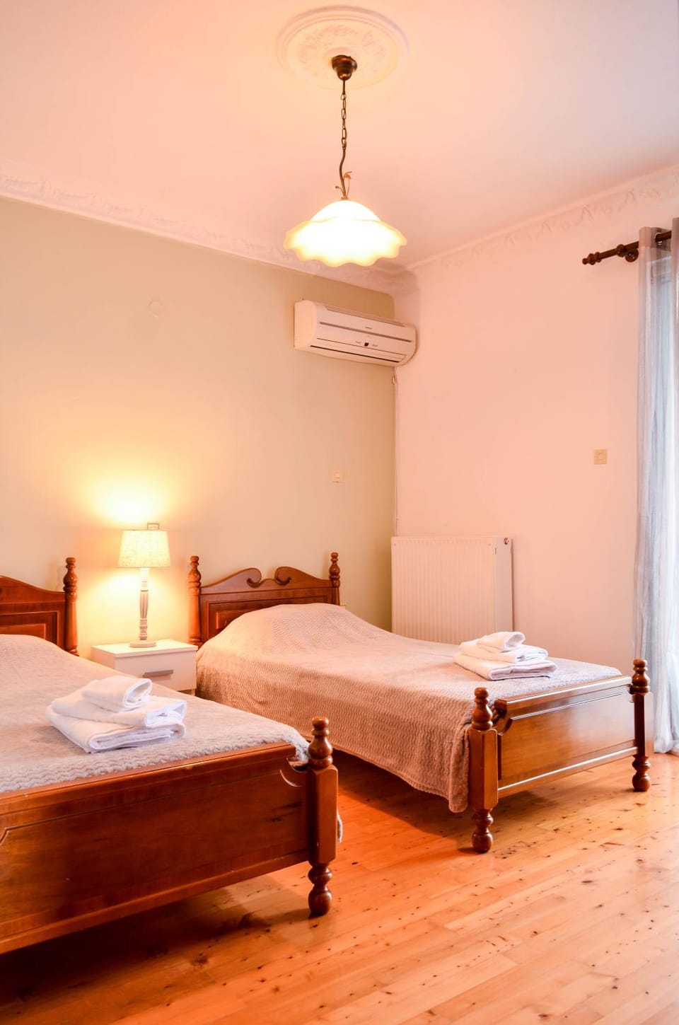 Bed, Photo of the whole room, Bedroom, air conditioner