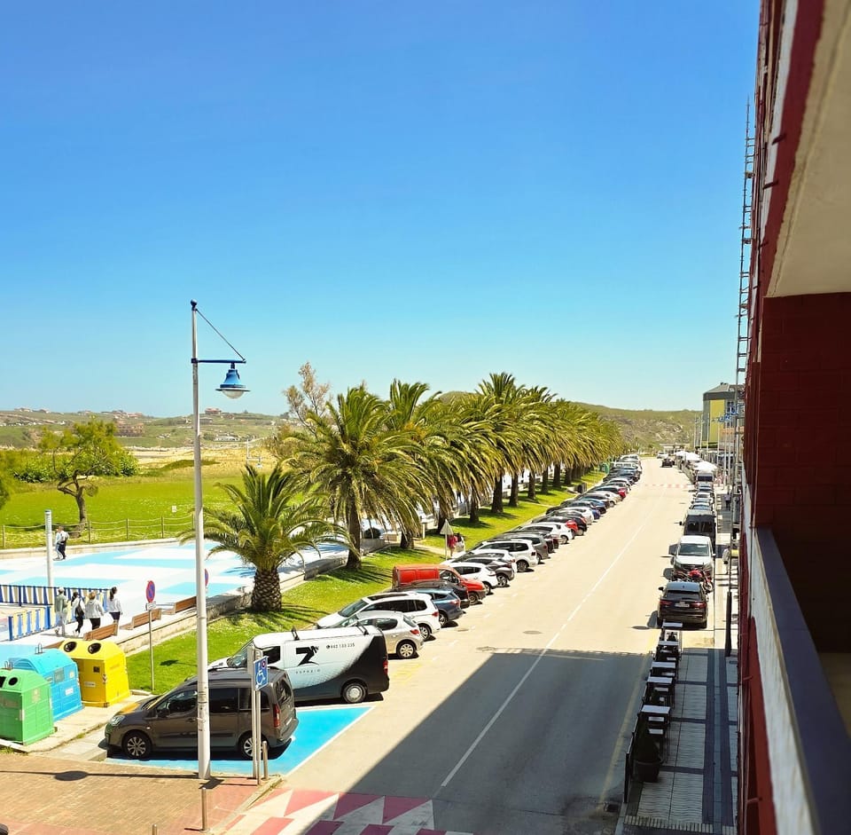 Property building, Day, Neighbourhood, Location, Parking