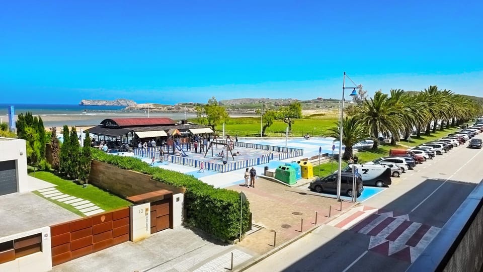 Neighbourhood, Sea view, Location, Parking