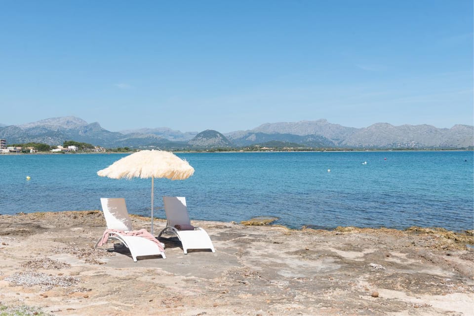 Nearby landmark, Off site, Day, Natural landscape, View (from property/room), Beach, Sea view, sunbed