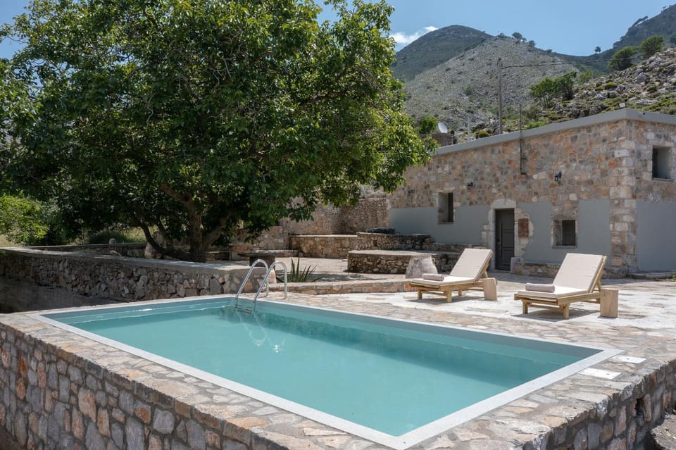 Property building, Patio, Day, Natural landscape, Mountain view, Pool view, Swimming pool, sunbed