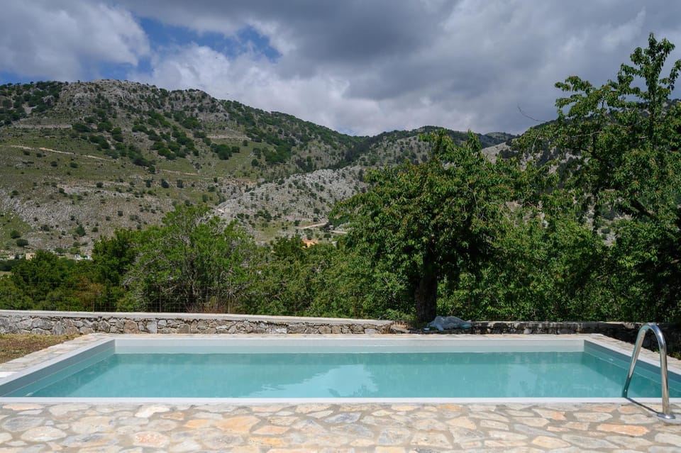 Day, Natural landscape, Mountain view, Pool view, Swimming pool