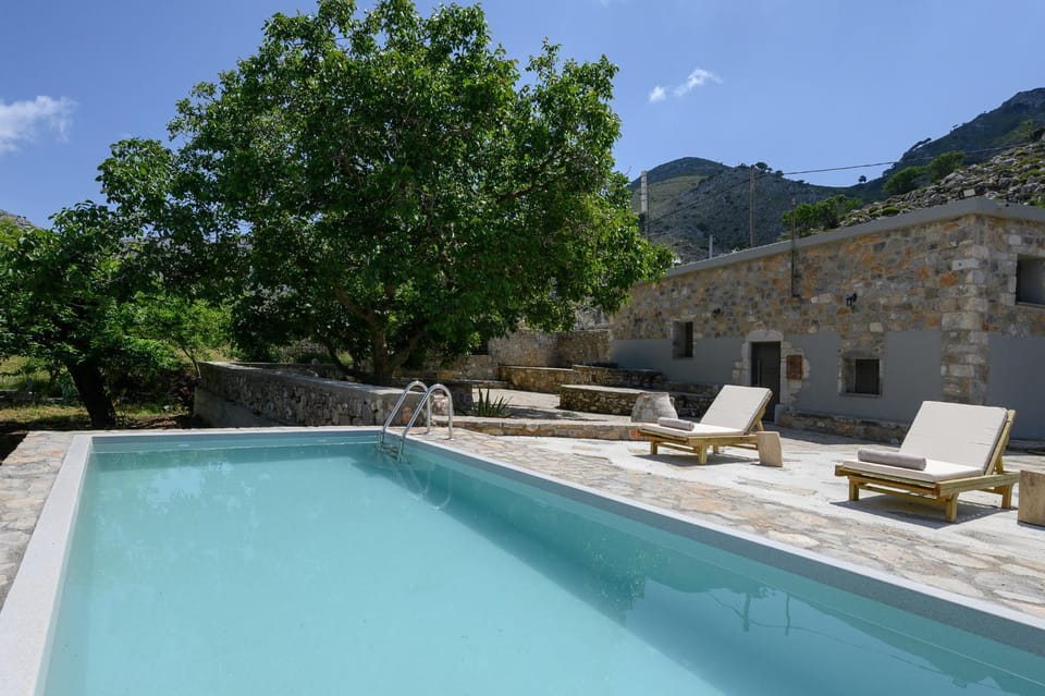 Property building, Day, Natural landscape, Mountain view, Pool view, Swimming pool, sunbed