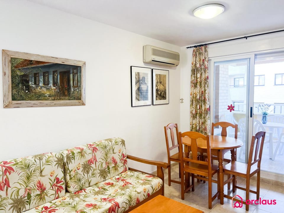 Living room, Dining area, air conditioner