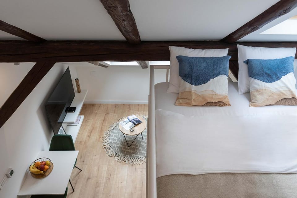 Bed, Photo of the whole room, Bedroom, towels