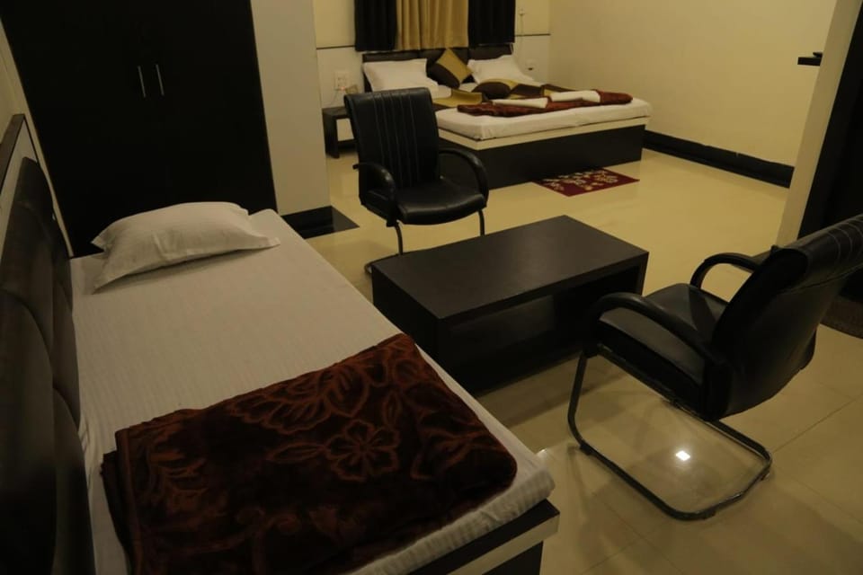 Bed, Seating area, Bedroom