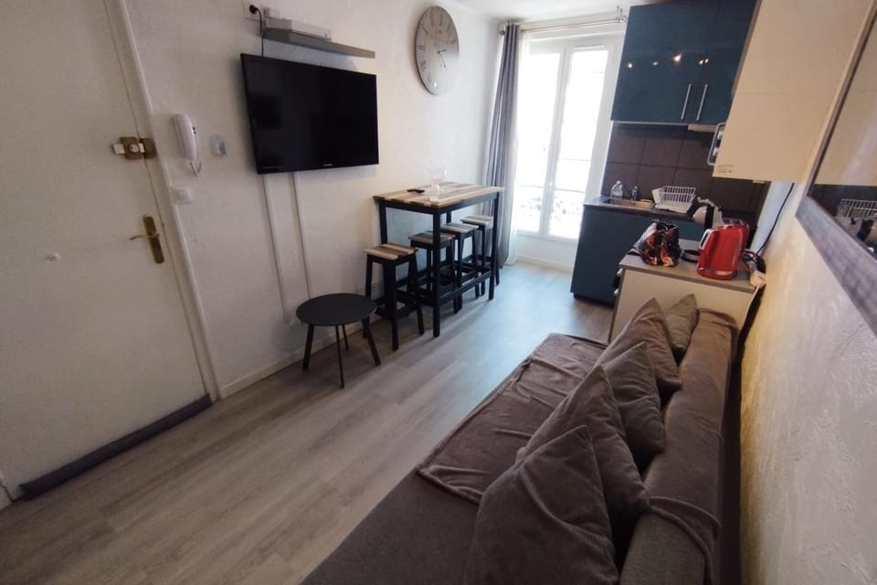 Communal lounge/ TV room, TV and multimedia, Dining area