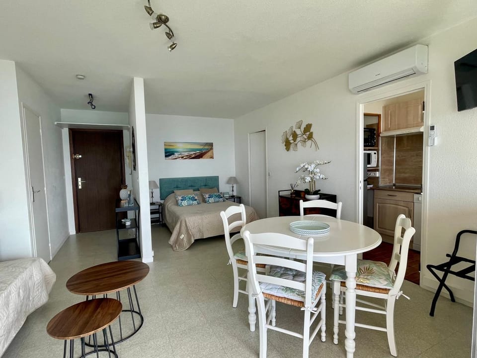 Appartement 4 pers Front de Mer - 10m de la Plage Apartment in Saint-Raphael