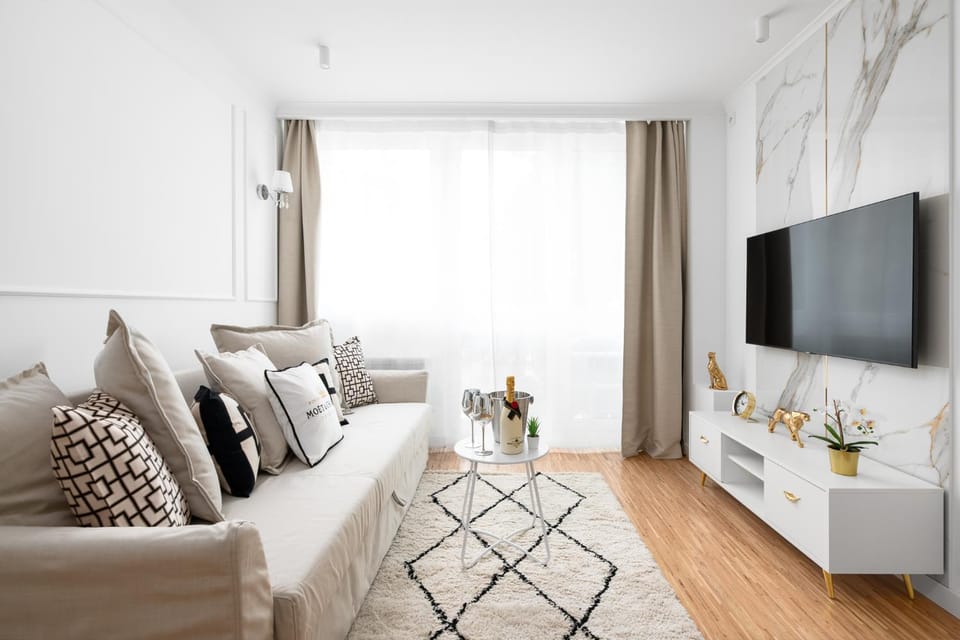 TV and multimedia, Living room, Seating area, Evening entertainment