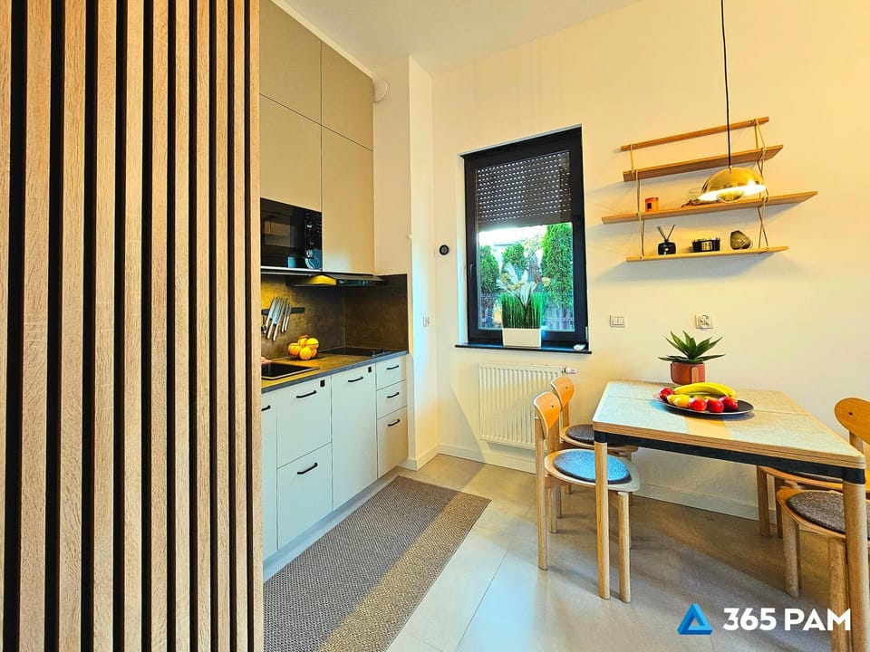 Kitchen or kitchenette, Dining area, stove