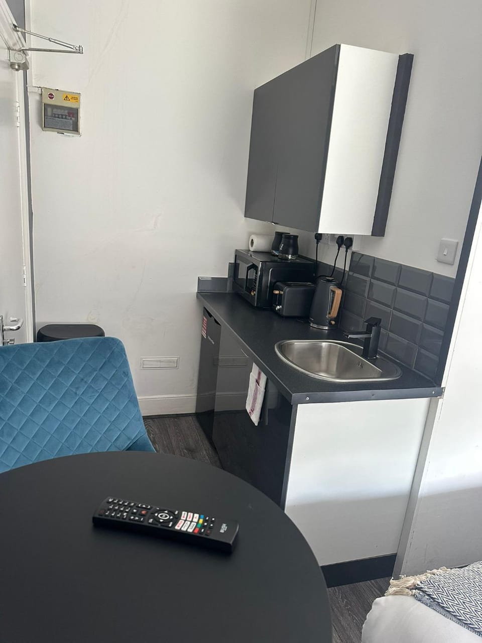 Coffee/tea facilities, Kitchen or kitchenette, Dining area, toaster