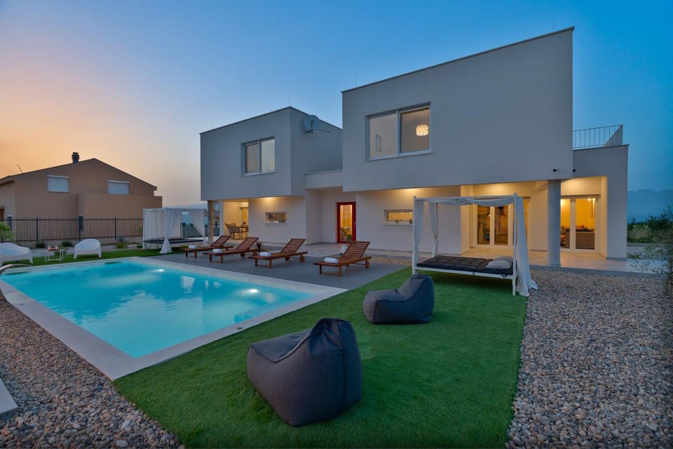 Property building, View (from property/room), View (from property/room), Garden view, Garden view, Pool view, Swimming pool, sunbed