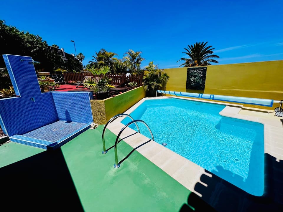 Pool view, Swimming pool, sunbed