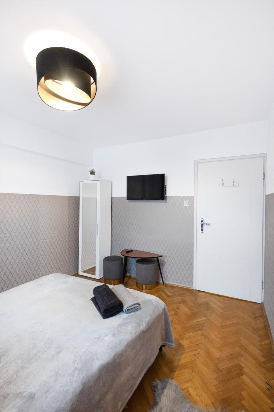 Bed, Photo of the whole room, Bedroom, hair dresser, wardrobe