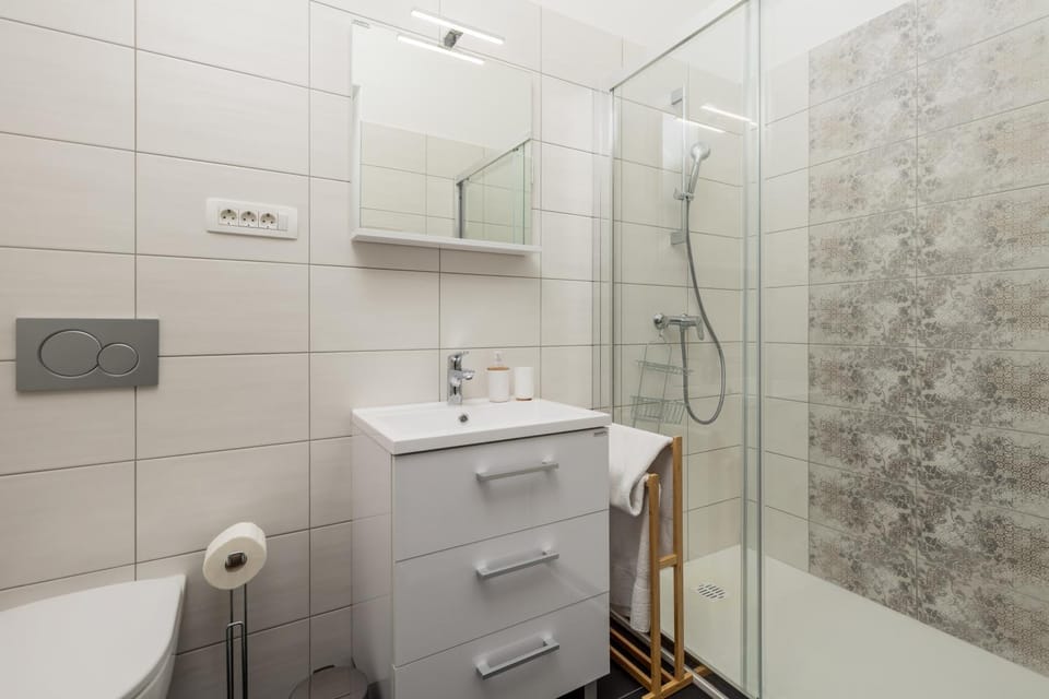 Shower, Bathroom, towels