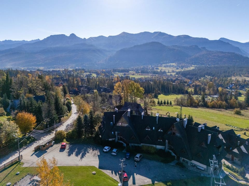 Neighbourhood, Natural landscape, Mountain view