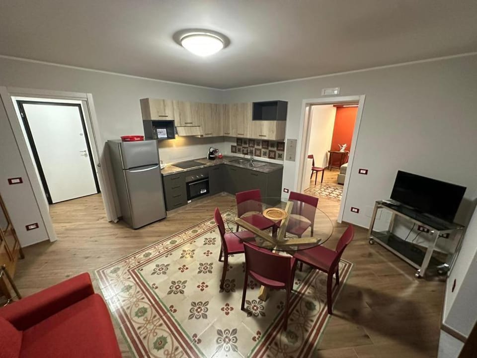Communal lounge/ TV room, TV and multimedia, Kitchen or kitchenette, Living room, Seating area, Dining area, dishwasher, pet friendly, stove