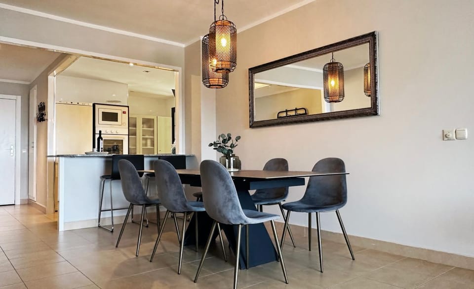 Kitchen or kitchenette, Photo of the whole room, Dining area