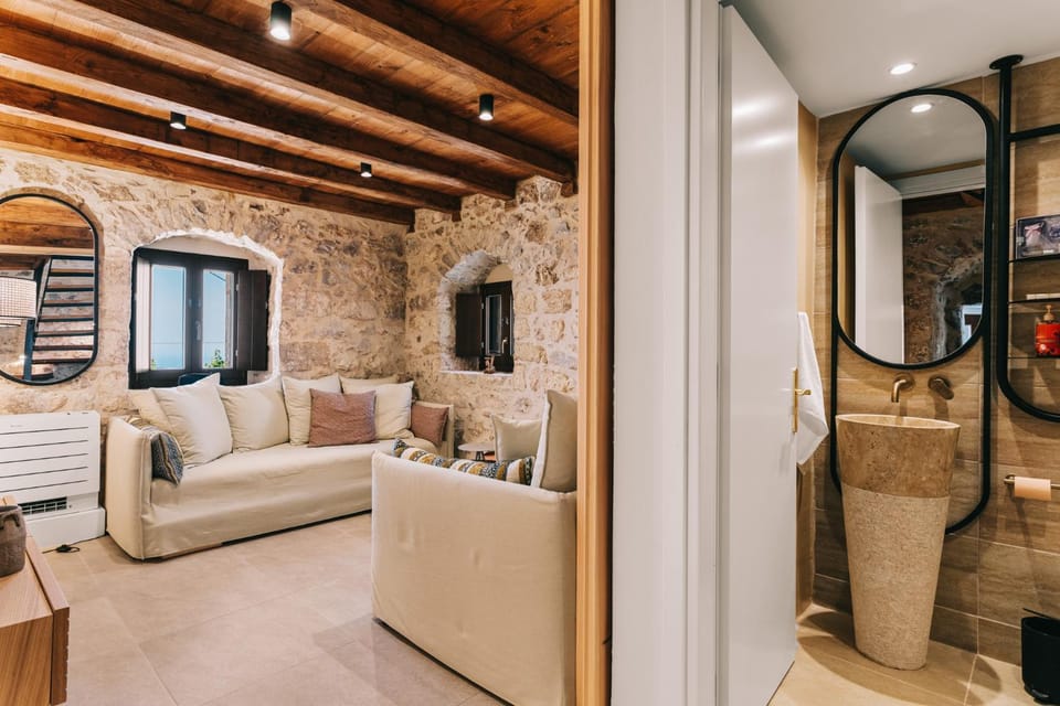 Hawk Tower Apartment - Pyrgos Towers Complex House in Messenia