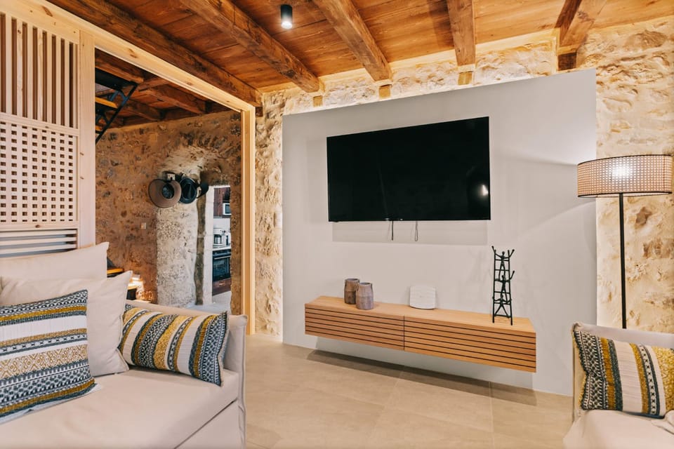 Hawk Tower Apartment - Pyrgos Towers Complex House in Messenia