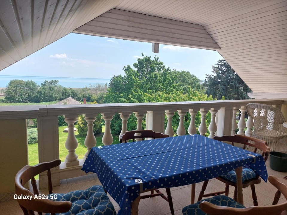 View (from property/room), Balcony/Terrace