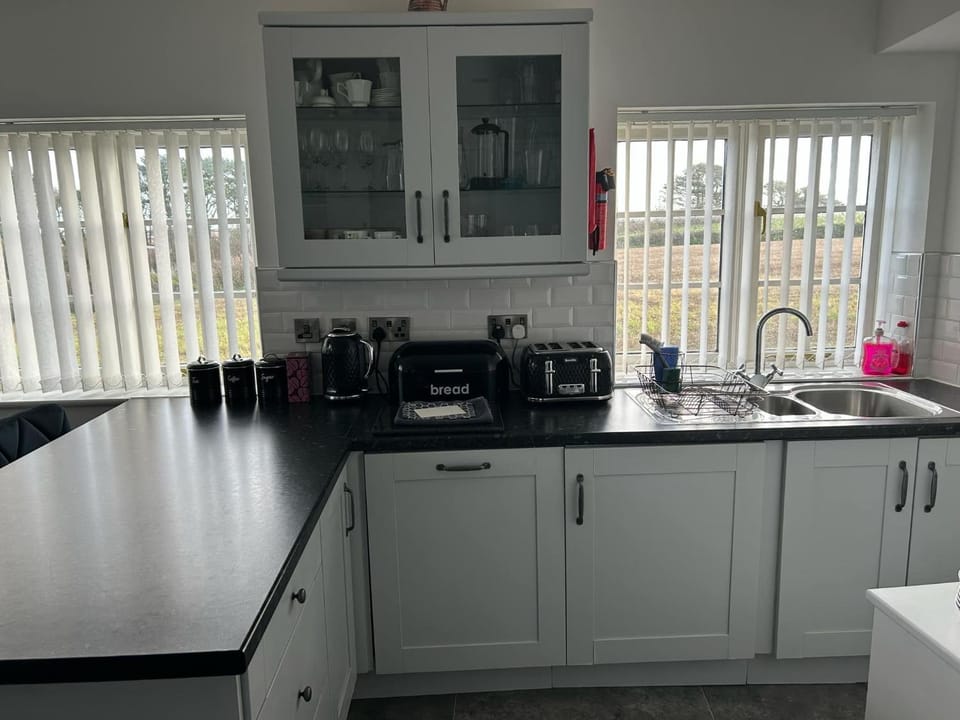 Coffee/tea facilities, View (from property/room), Kitchen or kitchenette, Inner courtyard view, dishwasher, pet friendly