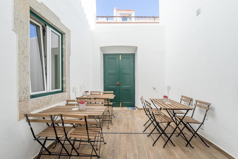 Patio, Dining area, Inner courtyard view