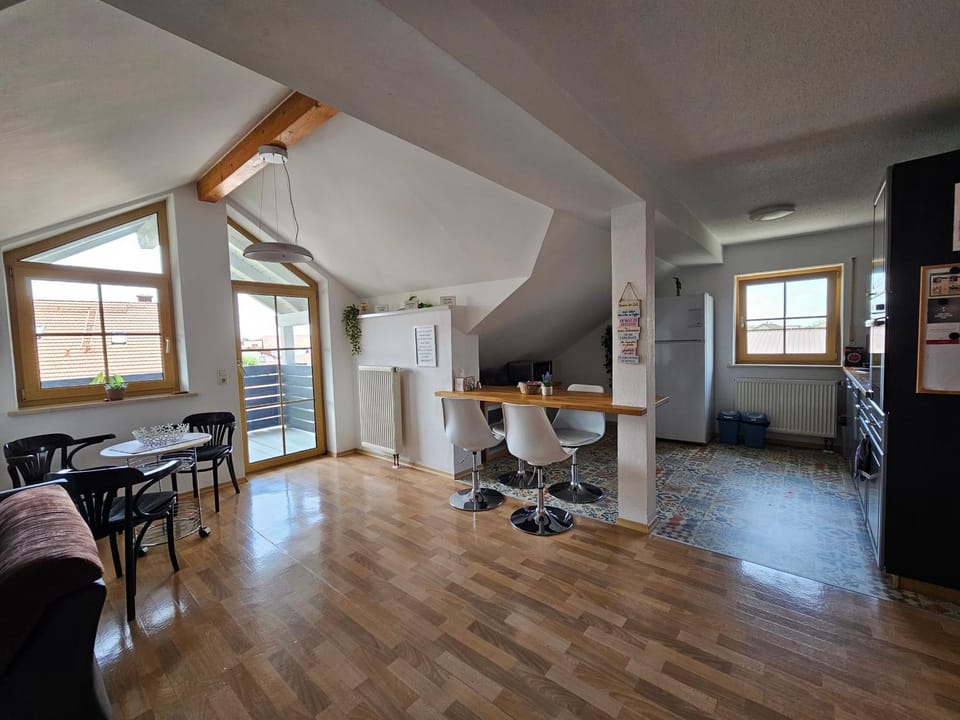Seating area, Dining area