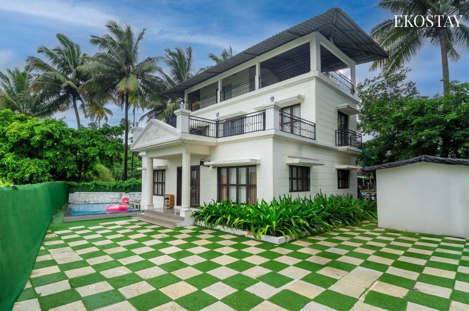 Property building, Day, Garden, Garden view
