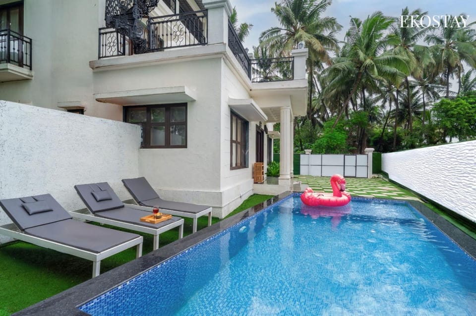 Property building, Day, Seating area, Garden view, Swimming pool