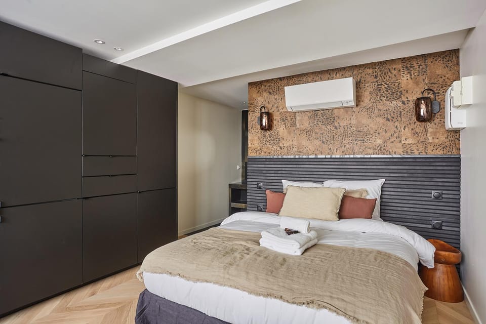 Bed, Photo of the whole room, Bedroom, towels, wardrobe, air conditioner
