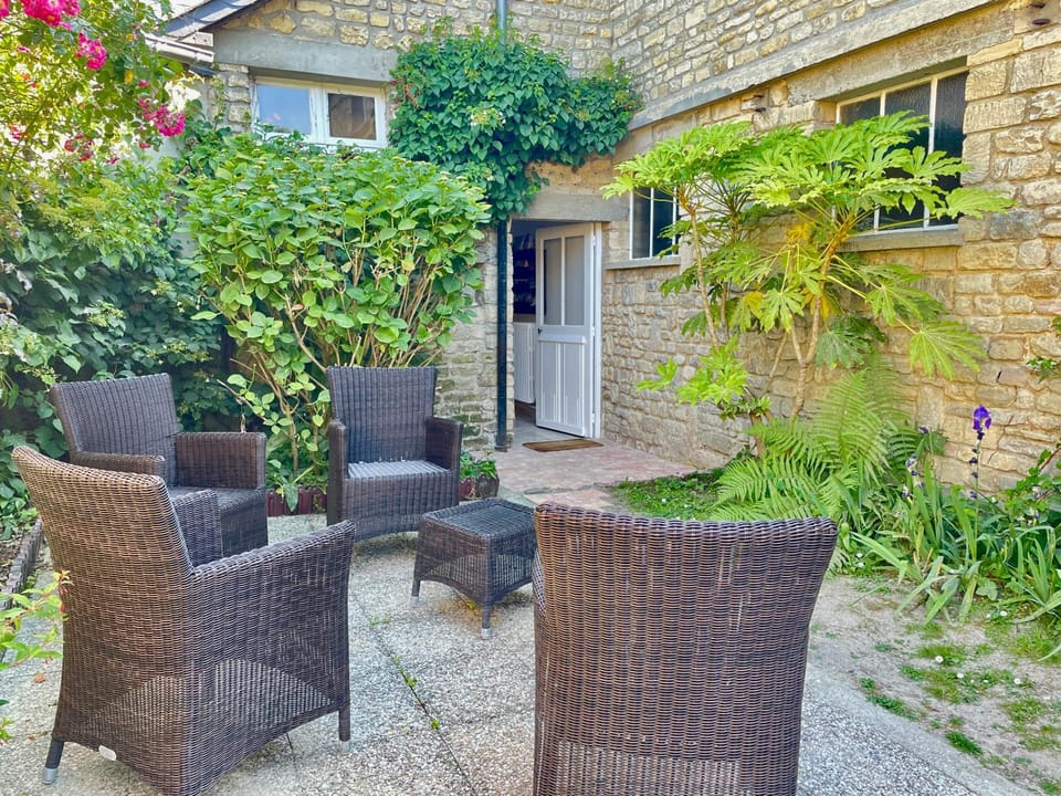 Property building, Patio, Garden