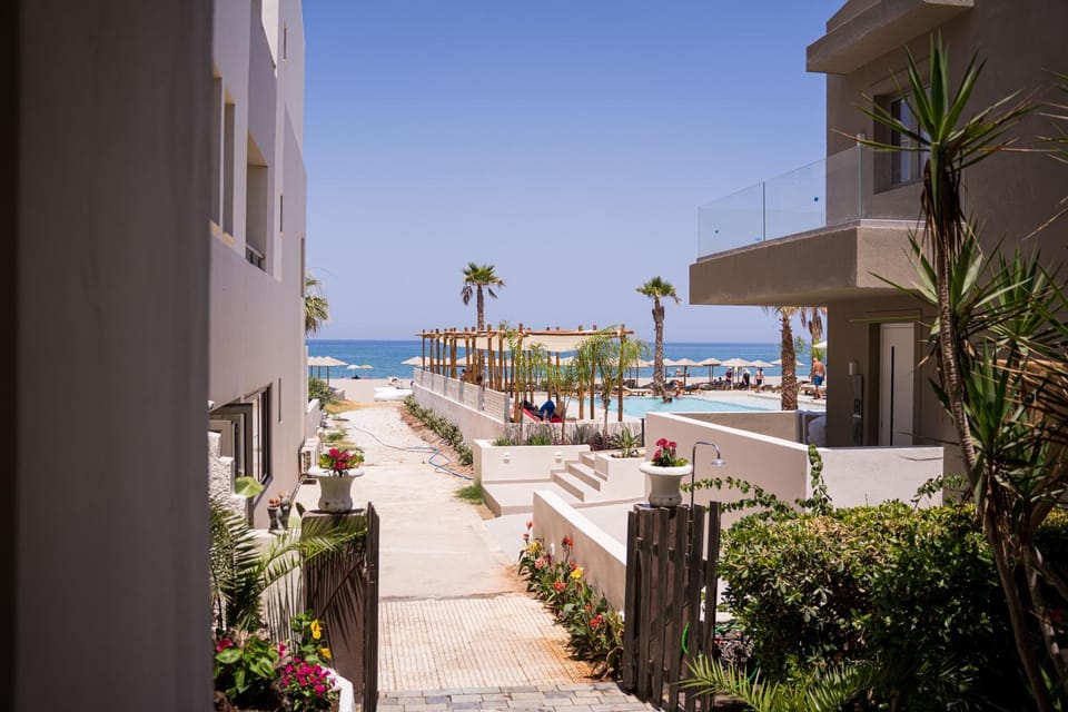 Sea view, Street view, Swimming pool, Swimming pool
