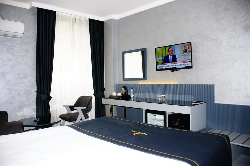 Bed, TV and multimedia, Photo of the whole room, Bedroom, air conditioner