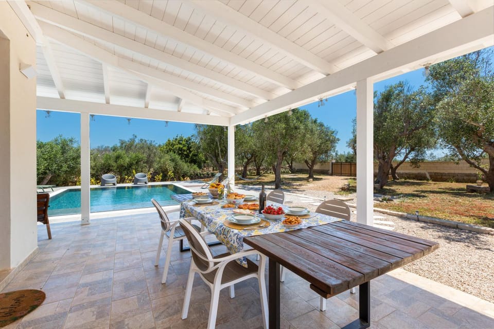 Garden, Dining area, Garden view, Pool view, Swimming pool