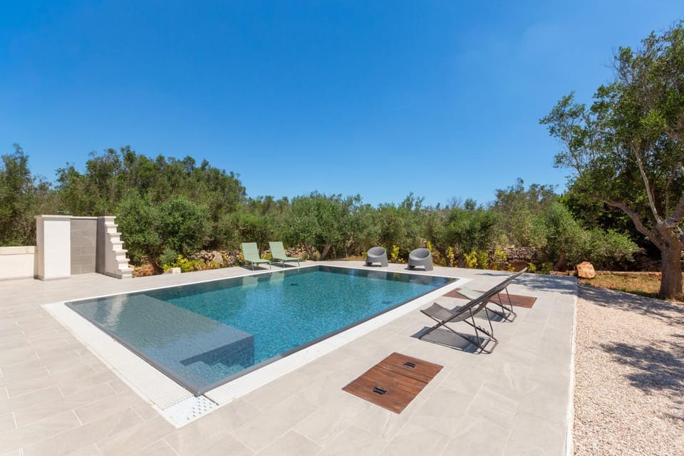 Day, Swimming pool, sunbed