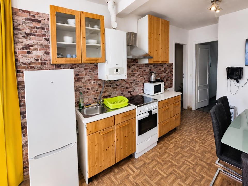 Kitchen or kitchenette, Dining area, oven, stove, toaster, washing machine